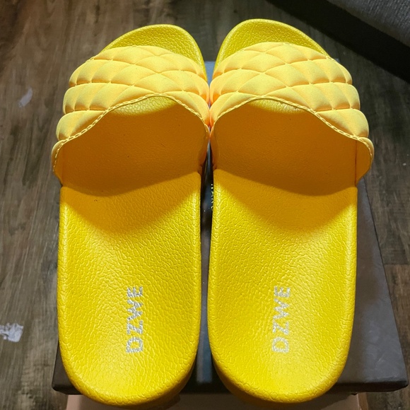 Sandals - Picture 2 of 2